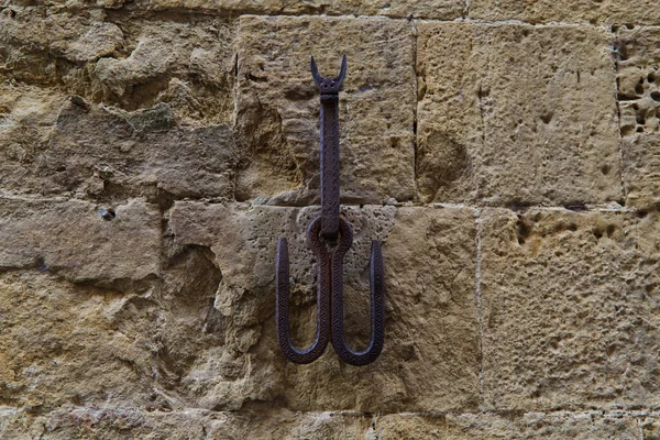 Stopem pro koně na hradbách města San Gimignano — Stock fotografie