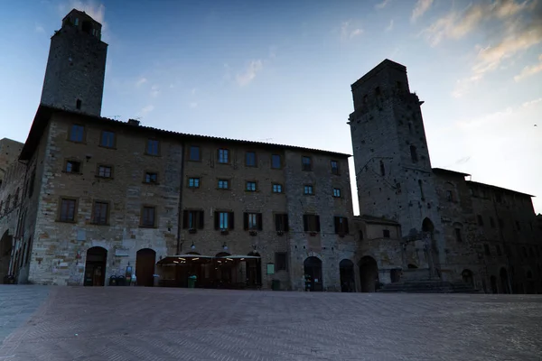 Plaza de la Cisterna en San Gimignano Toscana —  Fotos de Stock