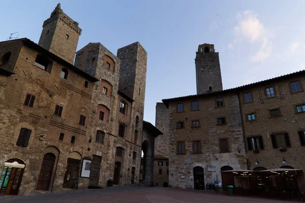 Piazza della Cisterna a San Gimignano Toscana — Foto Stock