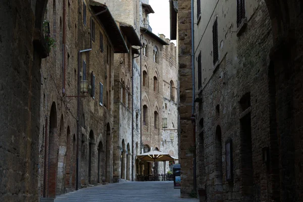 Sabahleyin San Gimignano sokağı.