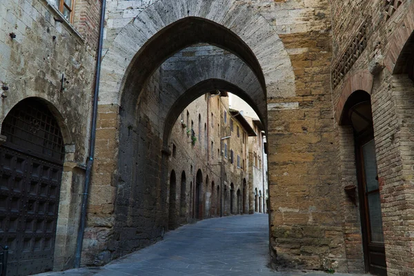 Sabahleyin San Gimignano sokağı. — Stok fotoğraf