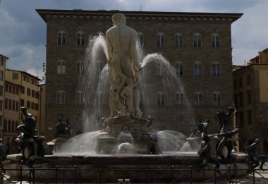 Floransa 'daki Piazza della Signoria' daki Neptün Çeşmesi