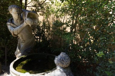 Floransa 'daki Boboli Bahçelerinin İçindeki Çeşme