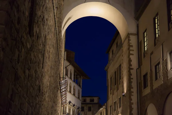 Callejón en la noche, ciudad de Florencia — Foto de Stock