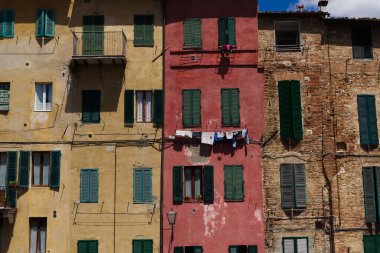 Siena şehrinin antik sarayları