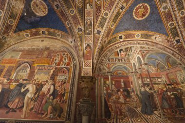 Siena 'daki Santa Maria della Scalas Pilgrims Salonunun dekore edilmiş tavanı