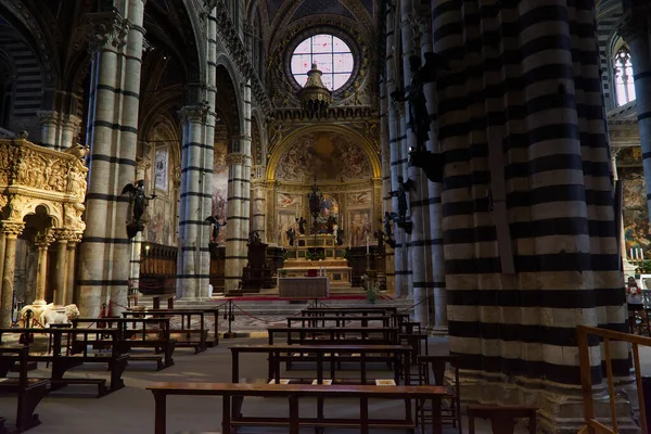 Detalle del interior de la espléndida catedral de Siena — Foto de Stock