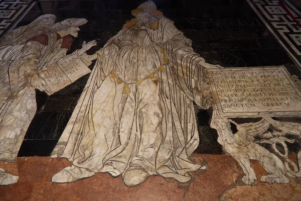 Detalhe do magnífico piso da catedral de Siena — Fotografia de Stock