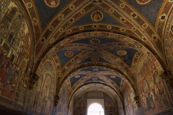 Siena 'daki Santa Maria della Scalas Pilgrims Salonunun dekore edilmiş tavanı