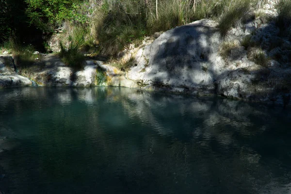 Het thermale water van Bagni San Filippo in Toscane, Italië — Stockfoto