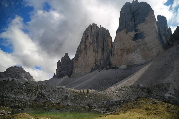Три вершины Лаваредо в итальянских Доломитовых Альпах — стоковое фото