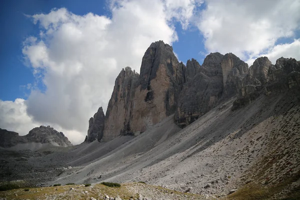 De drie toppen van Lavaredo in de Italiaanse Dolomieten — Stockfoto