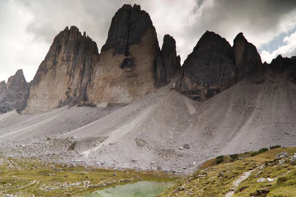 De drie toppen van Lavaredo in de Italiaanse Dolomieten — Stockfoto