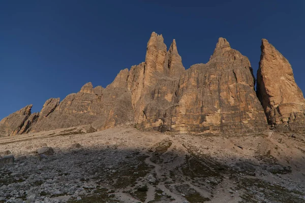 意大利白云岩中拉瓦雷多三座山峰的南边 高质量的照片 — 图库照片