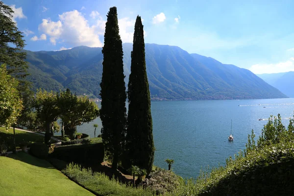 Озеро Комо, деталь виллы Балбаньелло, Италия — стоковое фото