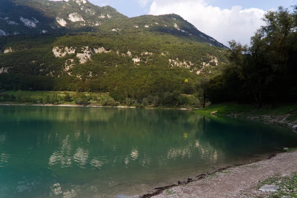 Tenno-tó, Riva Del Garda város közelében, Olaszország — Stock Fotó