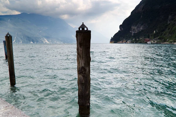 Пейзаж озера Гарда, Италия — стоковое фото