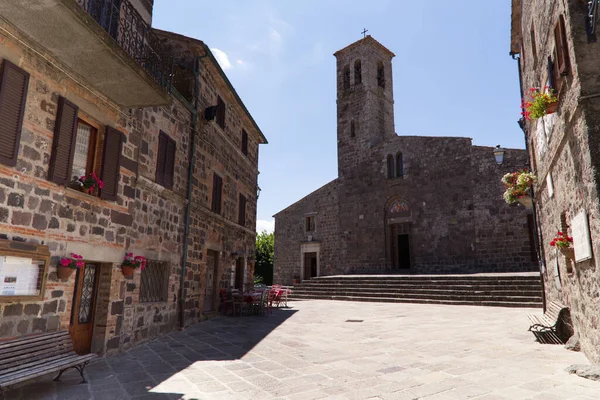 Steegje in het dorpje Radicofani in Toscane — Stockfoto