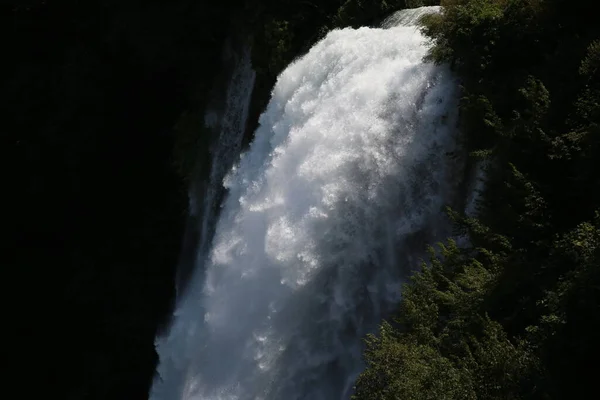 De fantastiska vattenfallen i Marmore i Italien — Stockfoto