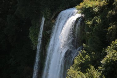 İtalya 'daki muhteşem Marmore şelaleleri