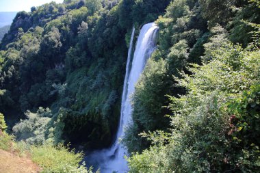 İtalya 'daki muhteşem Marmore şelaleleri