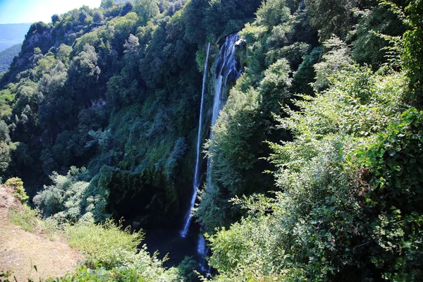 De fantastiska vattenfallen i Marmore i Italien — Stockfoto