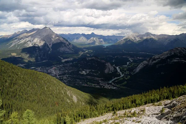 Όμορφο τοπίο μέσα στο Εθνικό Πάρκο Banff Καναδά — Φωτογραφία Αρχείου