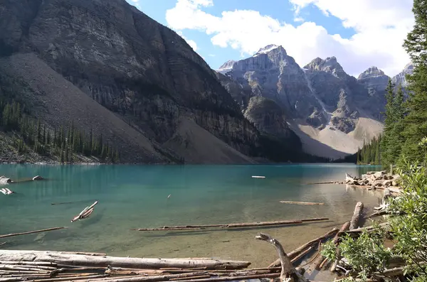 Lake Moraine in het Banff National Park, Canada — Stockfoto