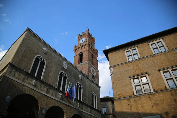 Toren van het stadhuis in Pienza — Stockfoto