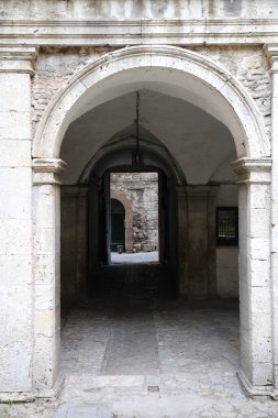 Narni şehrinin antik bir sarayında kemer.