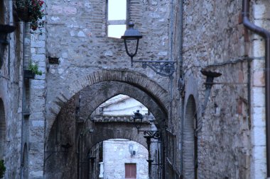 Narni 'nin ortaçağ şehri sokağı.