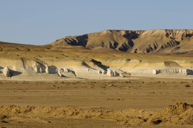 Kyzylkup, Kazakistan 'ın renkli demir kireç taşı oluşumları. Yüksek kalite fotoğraf