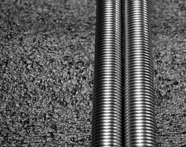 Koyu arka planda metalik yay