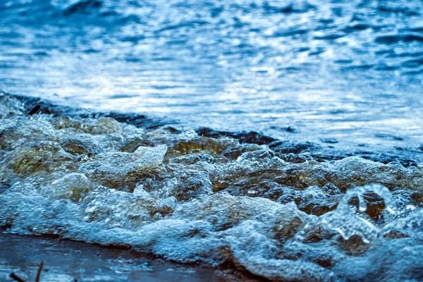 Eine Welle Die Mit Wasserspritzern Land Kommt — Stockfoto