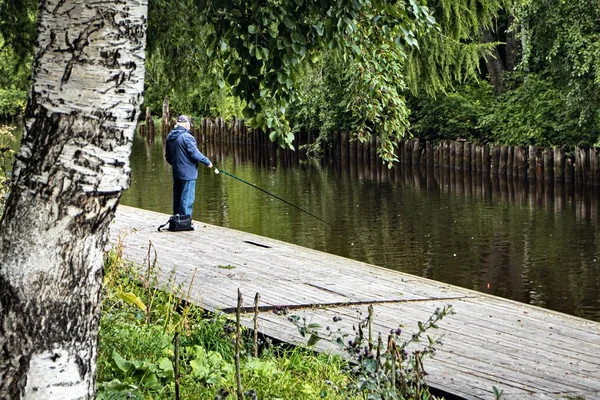 Pêcheur Avec Canne Pêche Sur Rivière — Photo