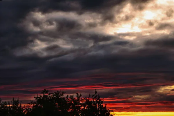 Zářivý Západ Slunce Oblačné Obloze — Stock fotografie