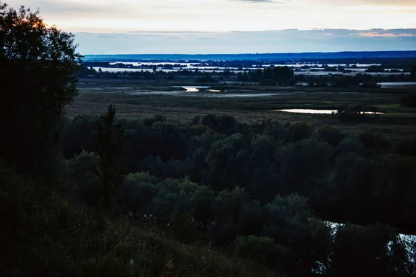 Landschaft Mit Bäumen Flüssen Und Seen Bei Sonnenuntergang — Stockfoto