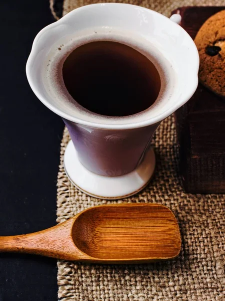 Kopje Koffie Stof Een Lepel Gemaakt Van Hout Een Donkere — Stockfoto