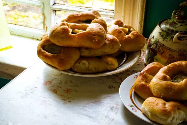 Stilleven Met Rustieke Zelfgemaakte Taarten Uit Oven Tegen Achtergrond Van — Stockfoto