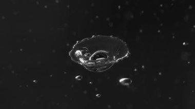 siyah arka plan üzerine açılan şekillendirme 