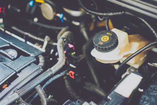 Vinnitsa, Ukrayna - 25 Haziran 2017: başlık altında aracın iç