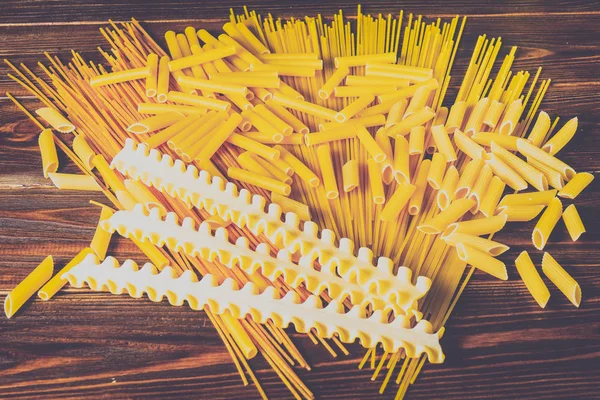 Diferentes Tipos Pasta Sobre Fondo Madera — Foto de Stock