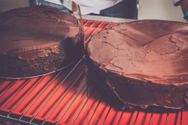 Çikolatalı pasta pişirme