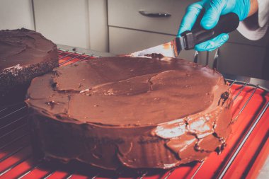 Çikolatalı pasta pişirme