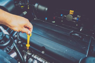 El motor yağında denetler