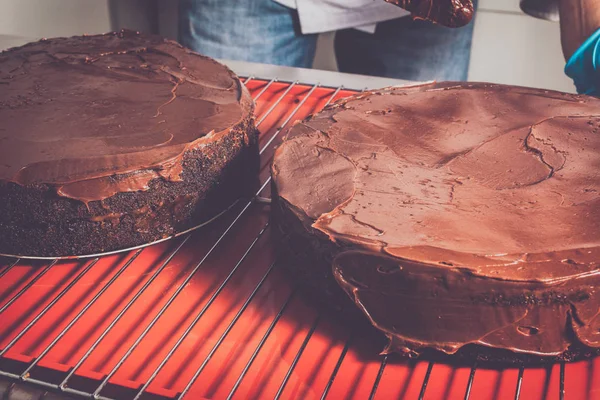 Çikolatalı pasta pişirme