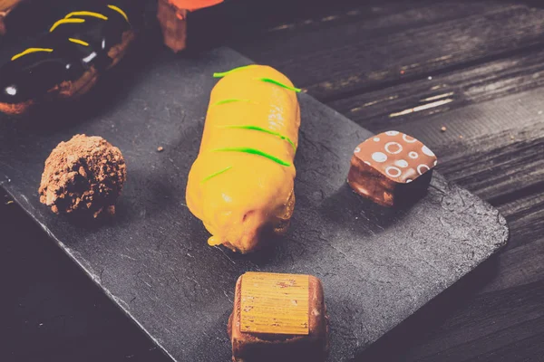 Şekerleme yemek. Pişirme kek ve hamur işleri