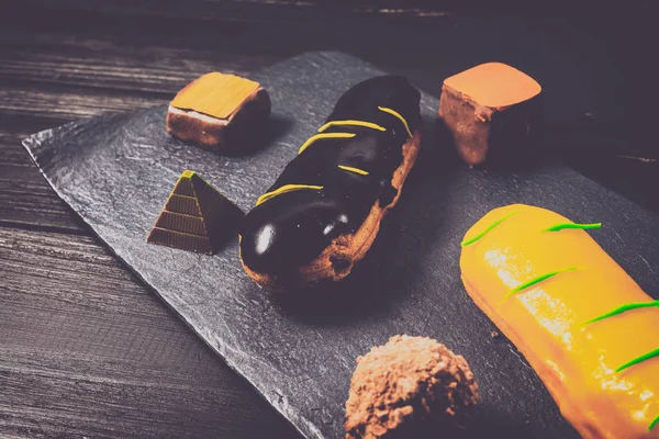 Şekerleme yemek. Pişirme kek ve hamur işleri