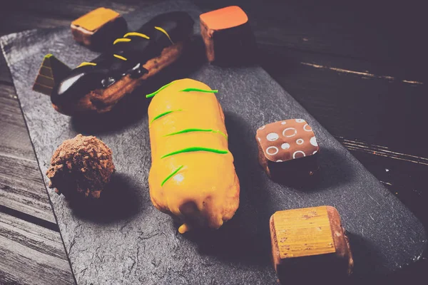 Şekerleme yemek. Pişirme kek ve hamur işleri