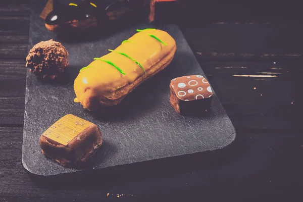 Şekerleme yemek. Pişirme kek ve hamur işleri